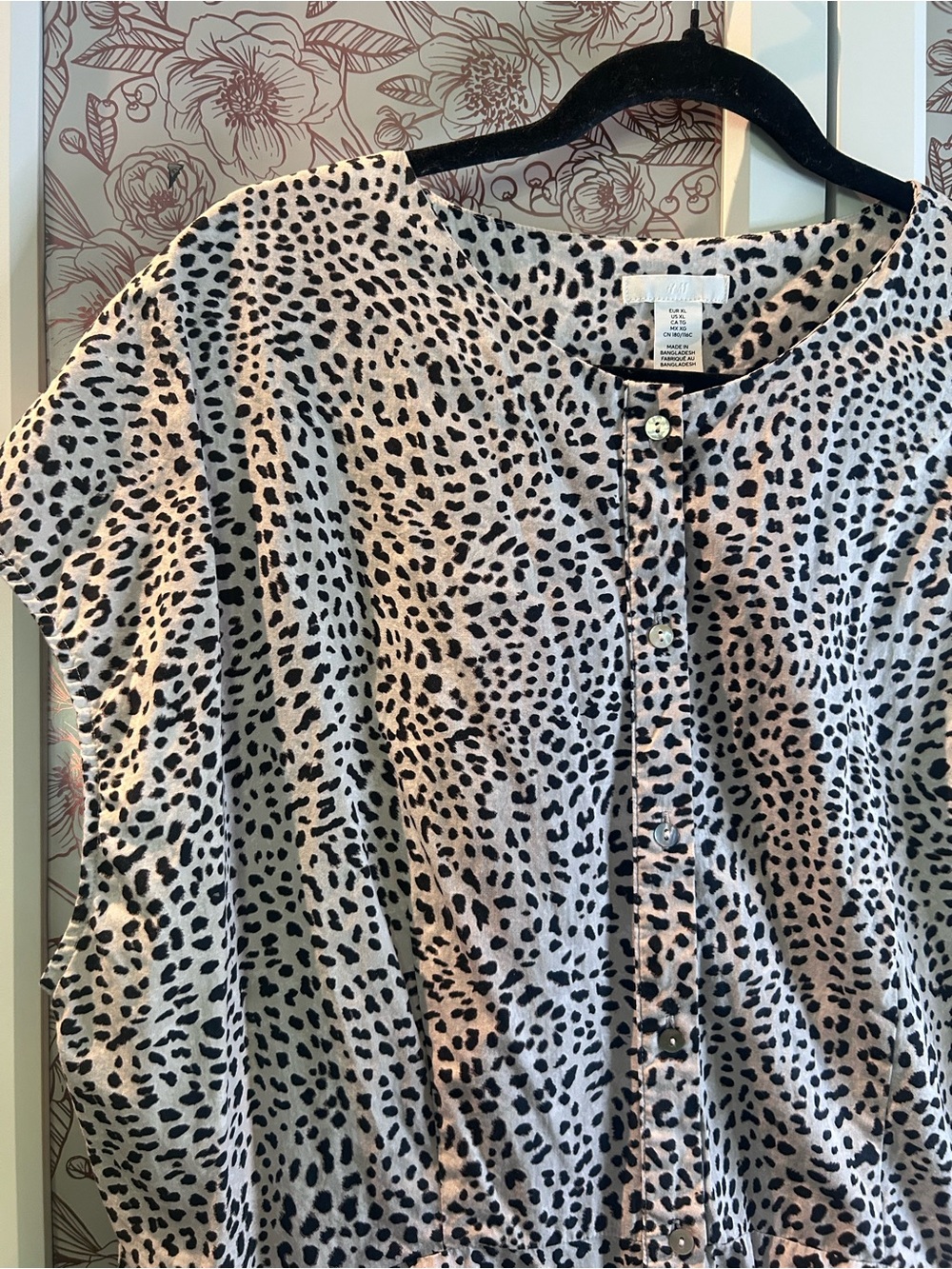 H&M Black and Light Beige Animal Print Button-Front Cotton Dress - Picture 2 of 6